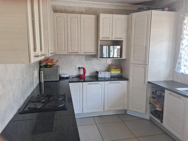6 Bedroom Property for Sale in Southernwood Eastern Cape